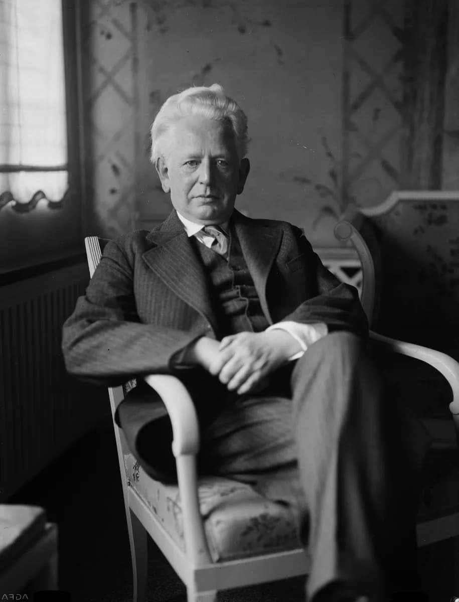Ernst Cassirer - The philosopher and professor Ernst Cassirer on a temporary visit, lunch at the City Hotel