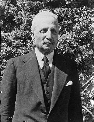 Enrico de Nicola - Enrico de Nicola, aftredend president van Italië