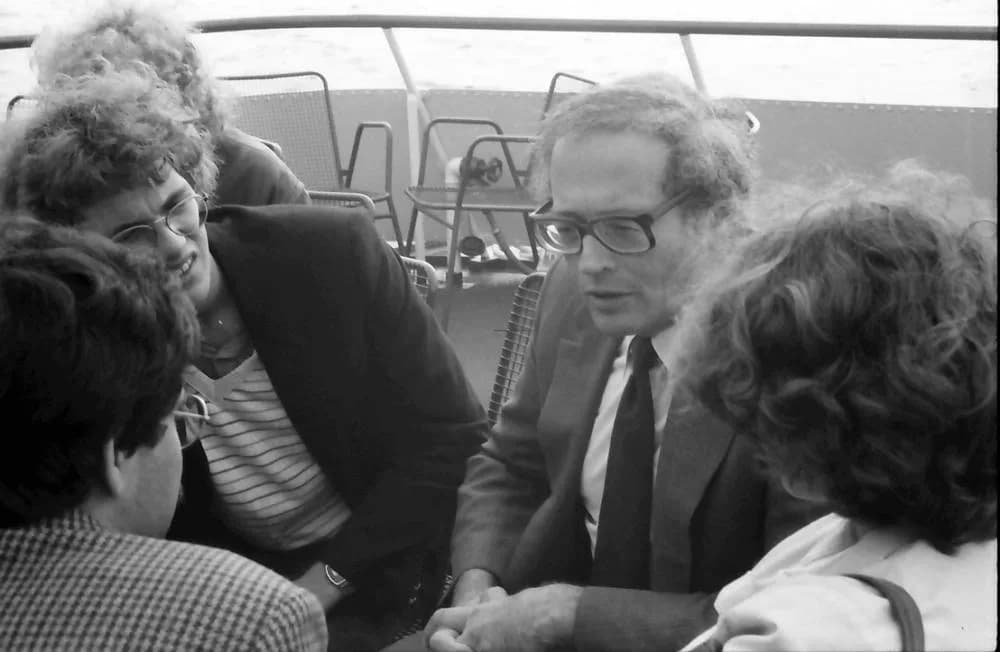 Gerald Edelman - 34. Tagung 1984 Mediziner; Verabschiedung: Gerald Edelman im Gespräch mit Studenten auf dem Schiff