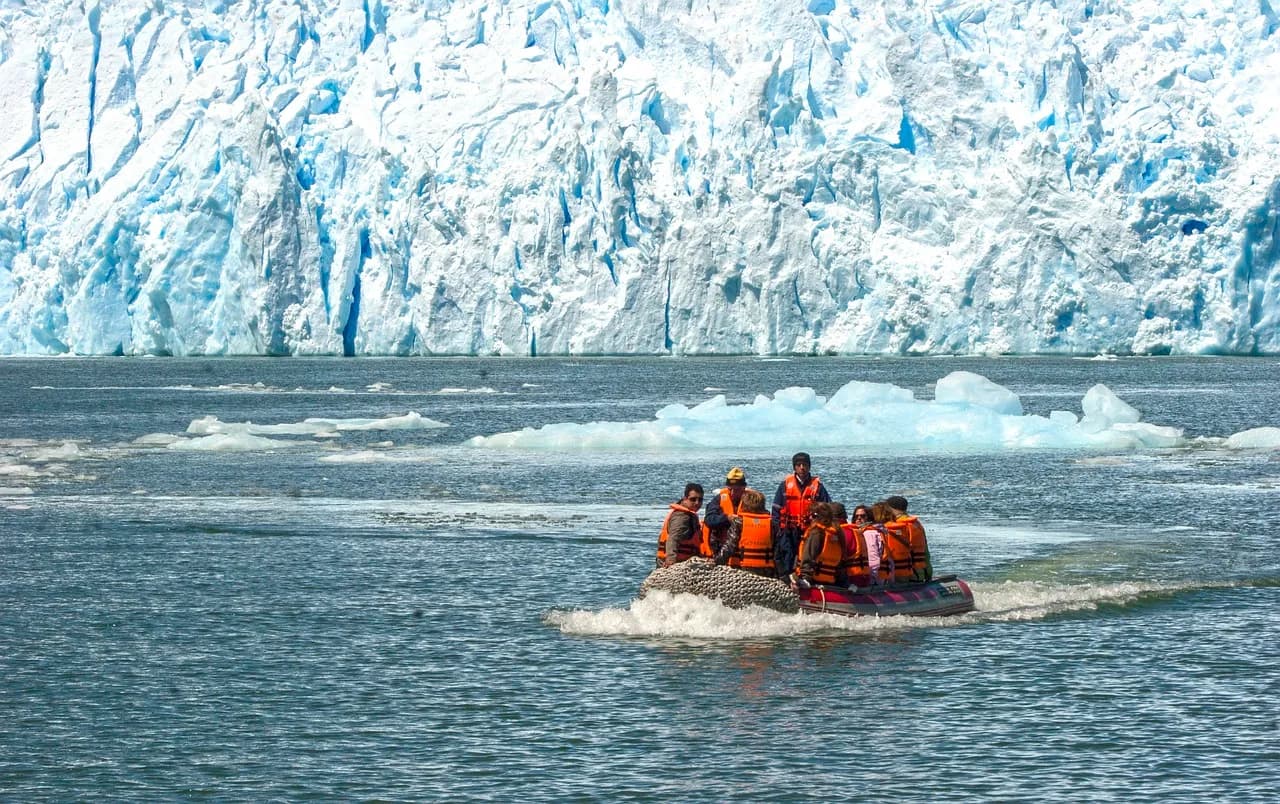 Rafael Orozco Maestre — rafting, water rafting, water, recreational activity, leisure, ice, glacier, lake, lagoon, san rafael lake, san rafael lagoon, nature, winter, chile, rafting, ice, chile, chile, chile, chile, chile