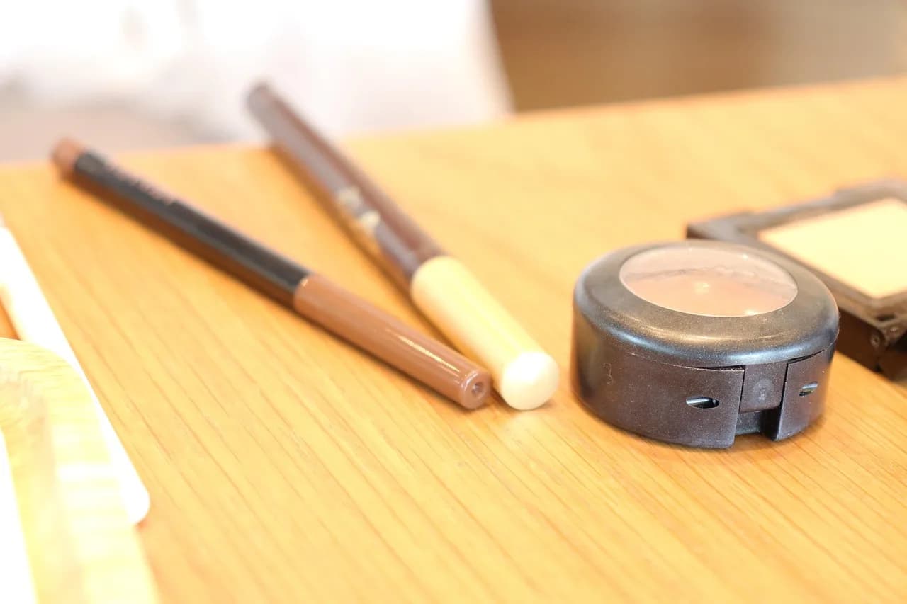 Isamu Akasaki — cosmetics, brush, beauty, this home, this special steel company, this excellent professor