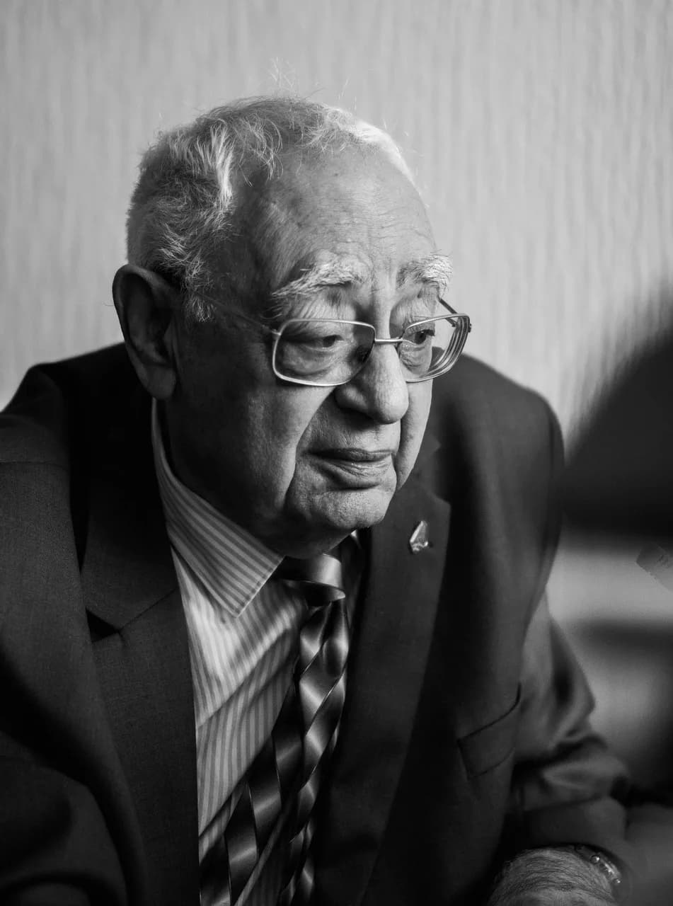 Hans Georg Dehmelt — teacher, professor, man, senior, elder, university, teacher, professor, professor, professor, professor, professor, elder, university