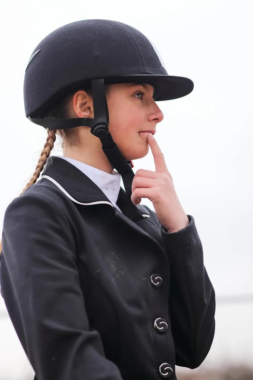Sulli Sulli — girl, sport, horses, race, teenagers, costume, riding, fresh, actor, black, white