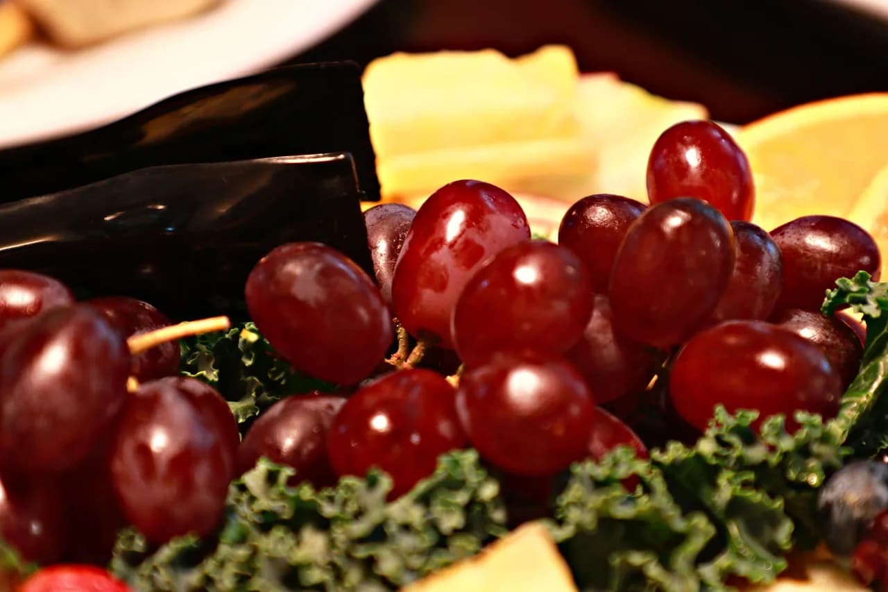 Erving Goffman — grapes, fruit, food, snack, appetizer, starter, hors d'oerves, organic, closeup