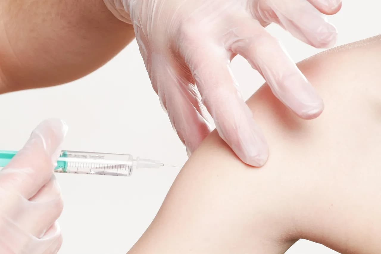 Roger Guillemin — vaccination, impfspritze, medicine, doctor, health, blood pressure, hospital, examination, injection, medical, healing, disposable syringe, needle, diagnosis, physician, vaccination, vaccination, vaccination, vaccination, injection, injection, injection, injection, injection