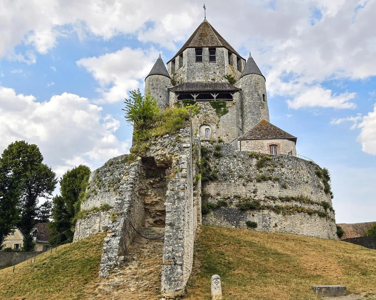 César Milstein — tower, fortress, chateau, medieval, walls, middle age, architecture, building, the story, tower caesar, provinces, france, chateau, chateau, chateau, medieval, medieval, provinces, provinces, provinces, france, france, france, france, france