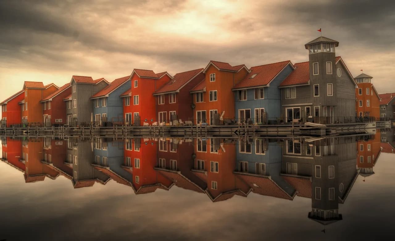 Aileen Wuornos — row houses, serial houses, houses, reflection, architecture, homes, residential, residential area, dutch, waterfront, apartments, reitdiephaven, groningen, netherlands, water reflection, mirroring, mirror image, groningen, groningen, netherlands, netherlands, netherlands, netherlands, netherlands
