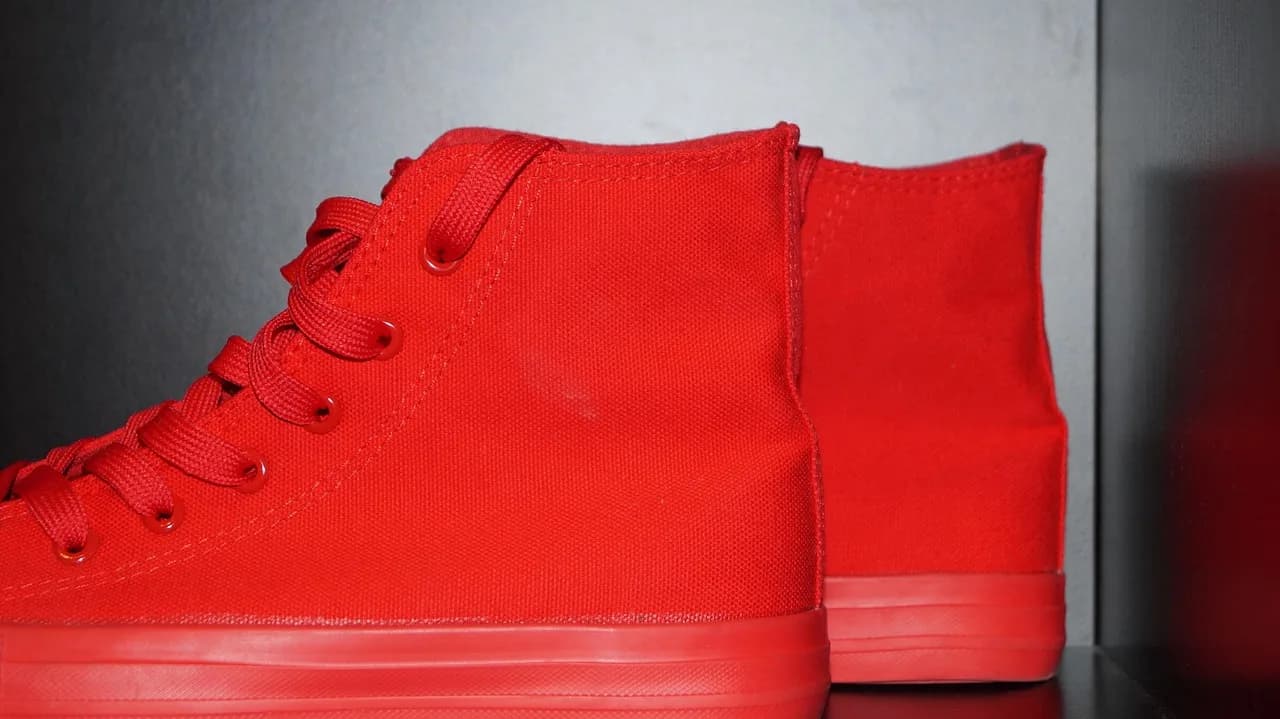 Stefán Karl Stefánsson — chuck taylor, shoes, red, sports shoes, red boots, laces, shoelaces, black background, background image, karl hildebrand, karl, hildebrand