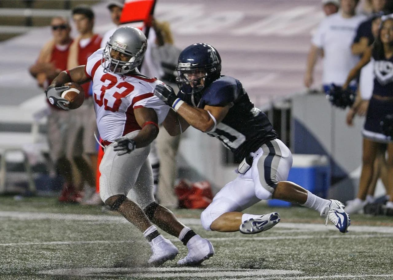 Akira Nozawa — football, american football, tackle, defense, offense, competition, sport, play, pigskin, american football player, runner, college football, gray football