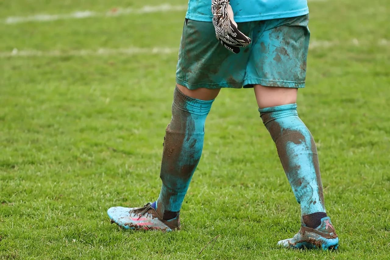 Hiroshi Saeki — goalkeeper, activity, sport, goalie, soccer, green, aqua