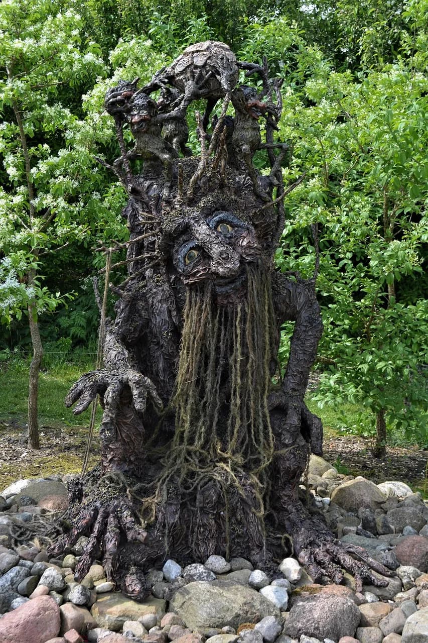 Dino Risi — dino park, tree figure, figure, dino land, art, tree spirit