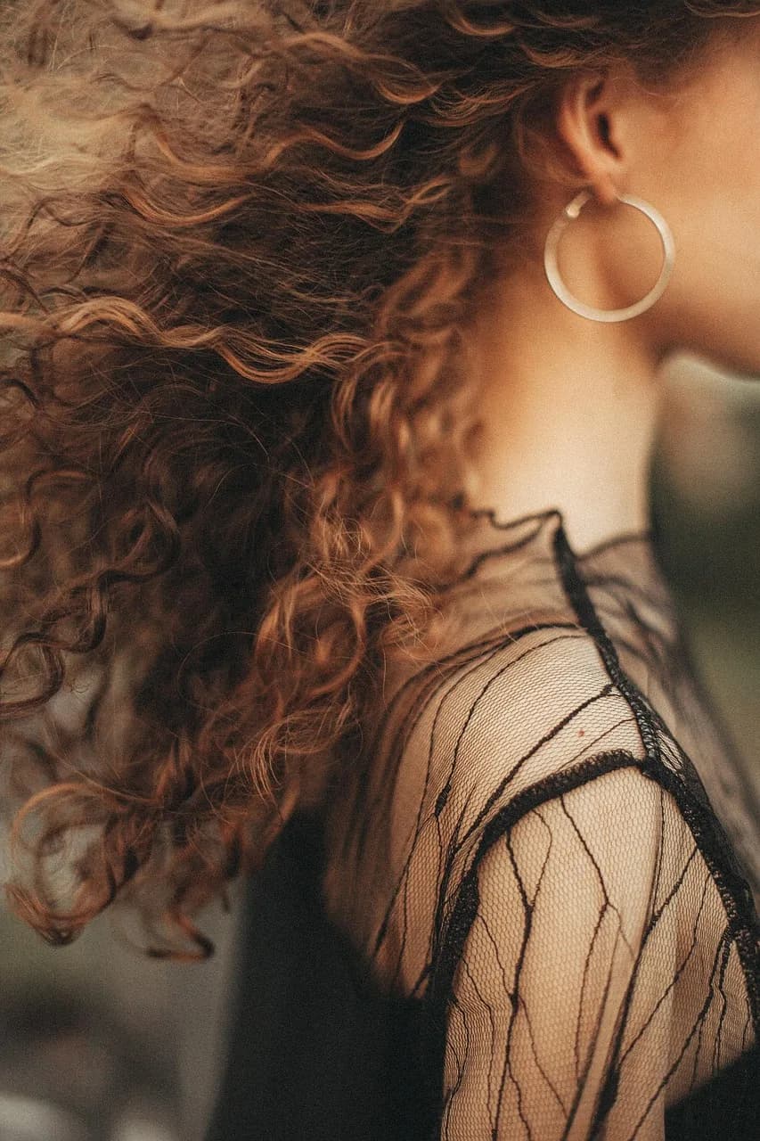 Robert Curl — hair, portrait, woman, earrings, fashion, wind, hairstyle, curl, beauty, woman, woman, woman, woman, woman