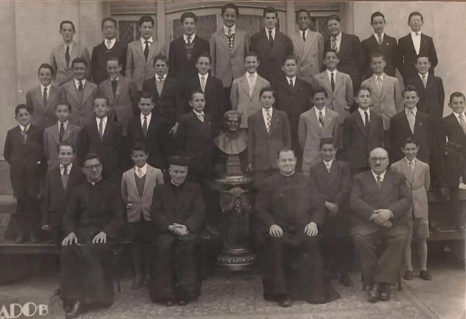 Pope Francis - "Jorge Mario Bergoglio", "Pope Francis" as a student (4th from left, middle row), studied chemistry before joining the priesthood