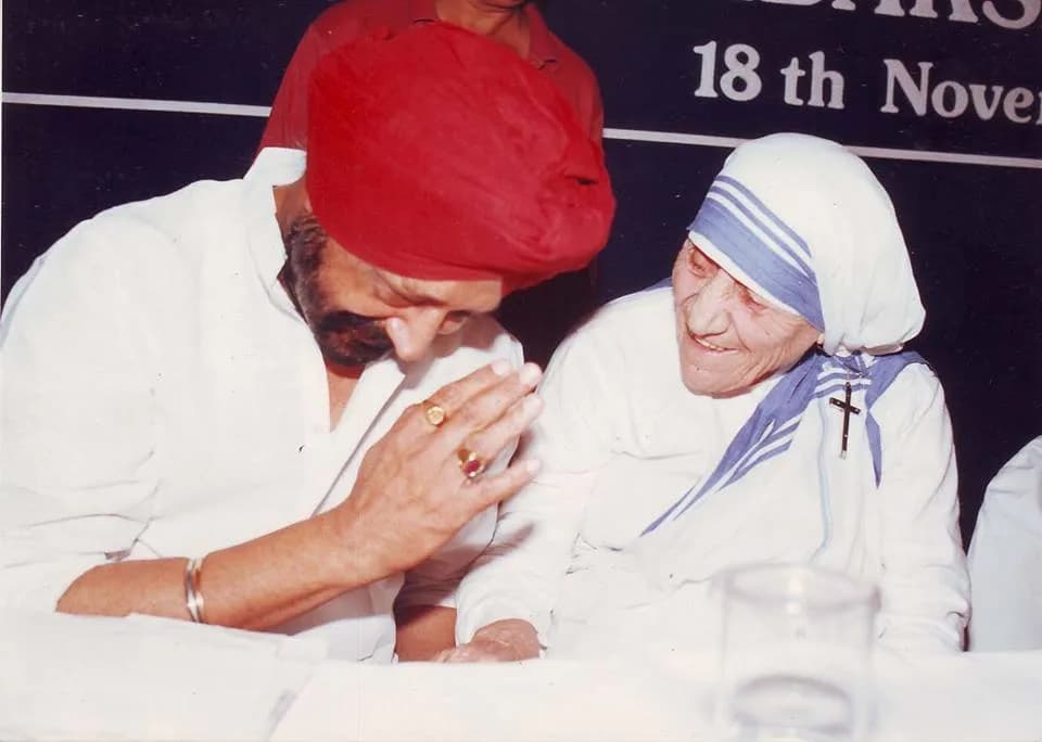 Mother Teresa - Harbhajan Singh Ji With Mother Tressa