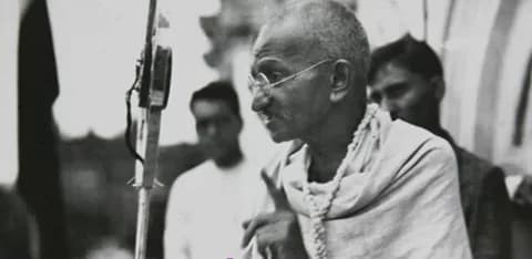 Mahatma Gandhi - " #گـــانــدی"
زۆرینهی خهڵکی منیان بهراستگۆ دهزانی
لهکاتێکدا دهیان جار توشی درۆکردن هاتوم،
ئهوهش بهحوکمی ئهوهی سهروکارم لهگهڵ سیاسهتدا ههبوو ئاخر بتهوێ و نهته