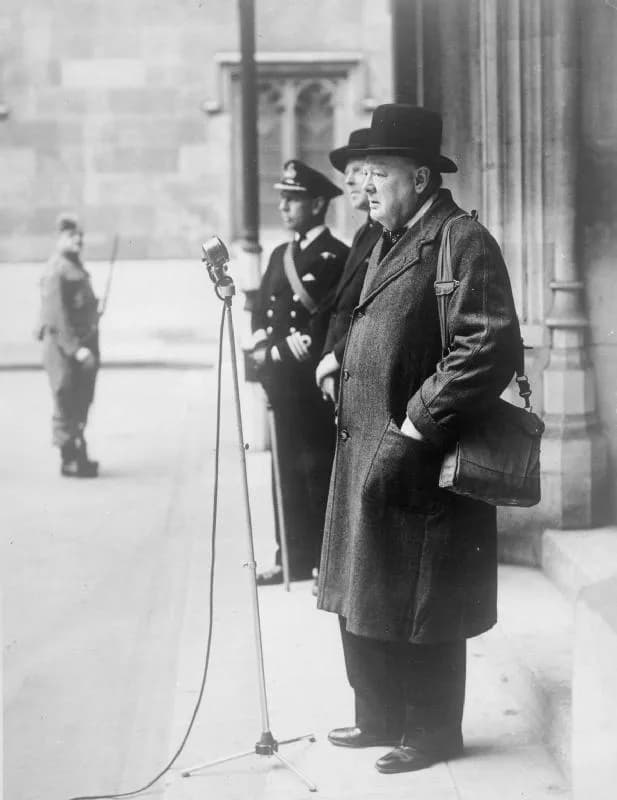 Winston Churchill - Chemical Warfare in the Twentieth Century
The Second World War: The Prime Minister, Winston Churchill, carrying his gas mask while inspecting men of the Parliamentary Home Guard, P