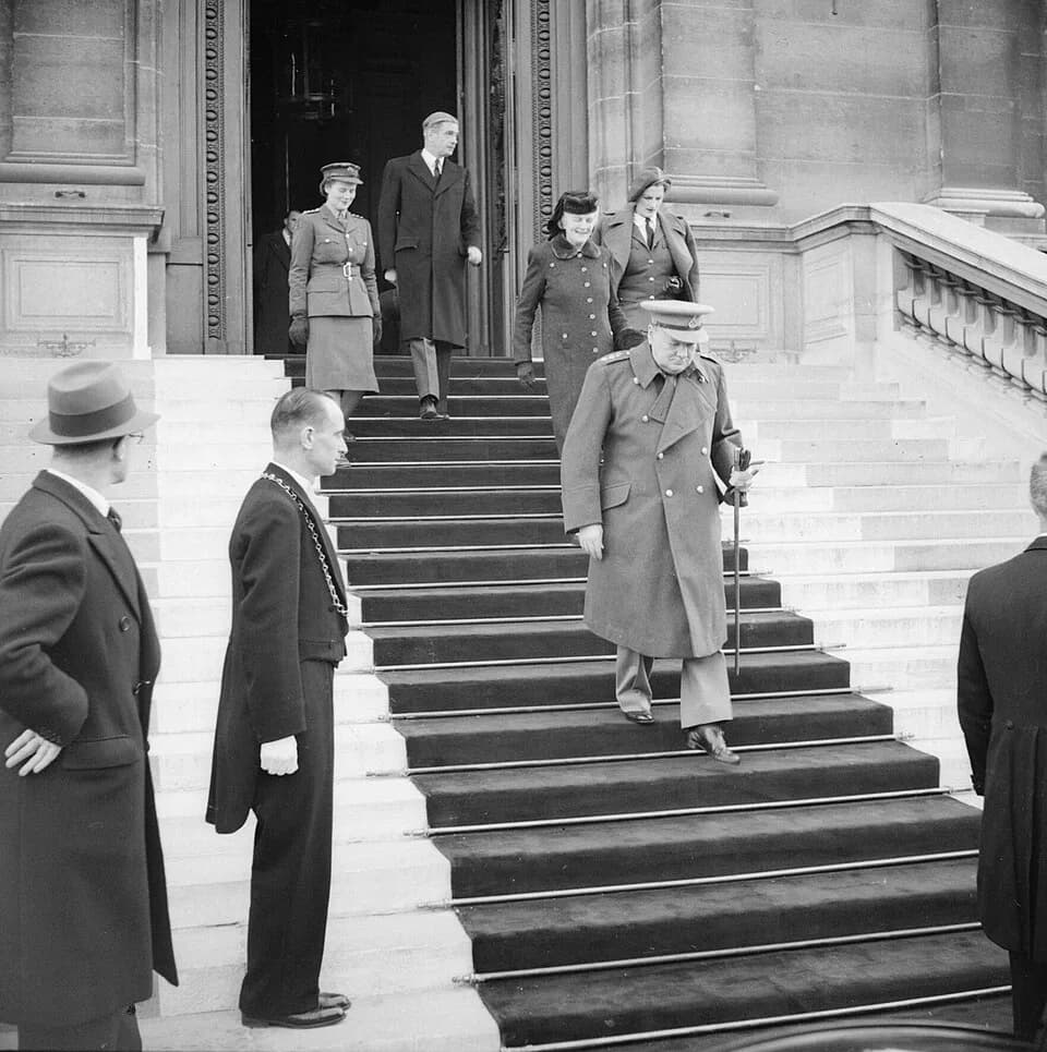 Winston Churchill - Mr Churchill Visits S.e France
Mr and Mrs churchill, Mr and Mrs Eden and Miss Mary Churchill leaving Quai d'Orsay, Paris.