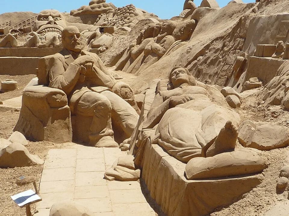 Sigmund Freud - The theme of the Seventh International Sand Sculpture Festival was "discoveries". Here Sigmund Freud has a session with a patient.