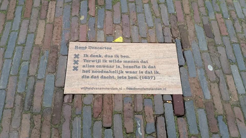 René Descartes - Stoeptegels ter begeleiding van project Vrijheid in Amsterdam (december 2019)