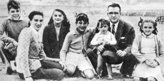 Che Guevara - Ernesto "Che" Guevara with his family, 1941