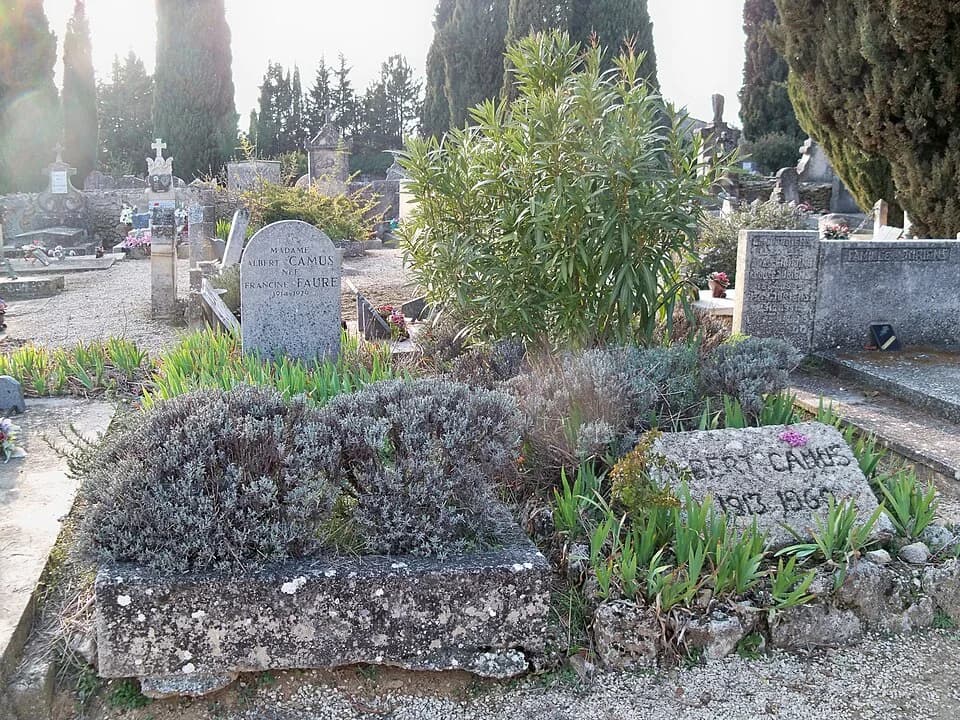 Albert Camus - Graves of Albert Camus and Francine Faure, his second wife, in the cemetery of Lourmarin (France).