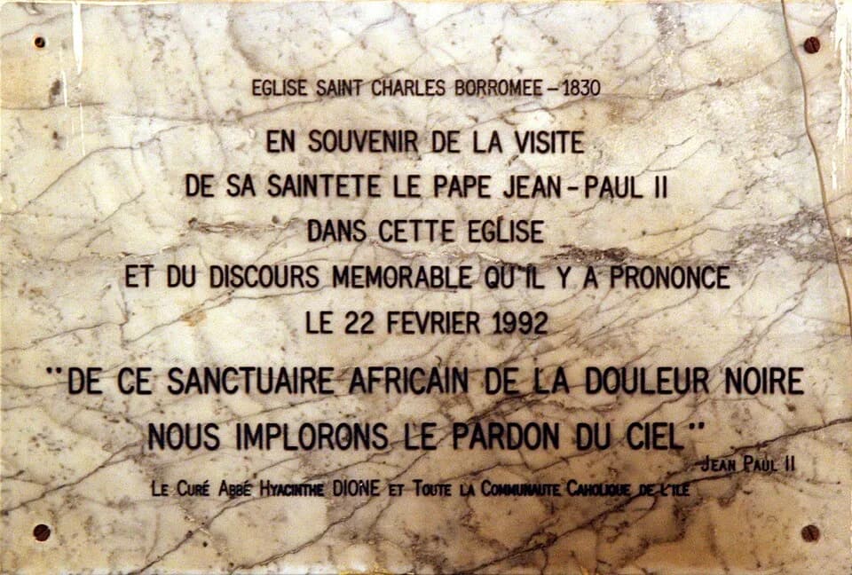 John Paul II - Plaque dans l'église Saint Charles Borromée à Gorée