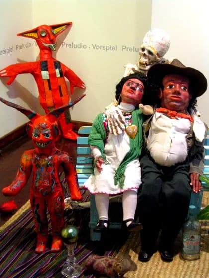 Frida Kahlo - Títeres de los pintores Diego Rivera & Frida Kahlo, hechos de papel maché