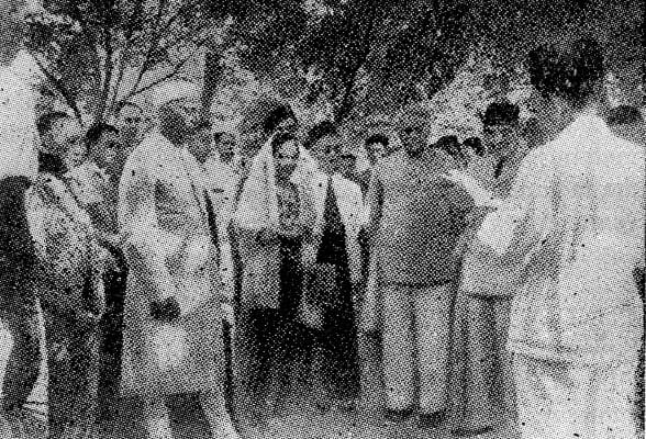 Jawaharlal Nehru - Ki Hadjar Dewantara meeting with Indian Prime Minister Jawaharlal Nehru