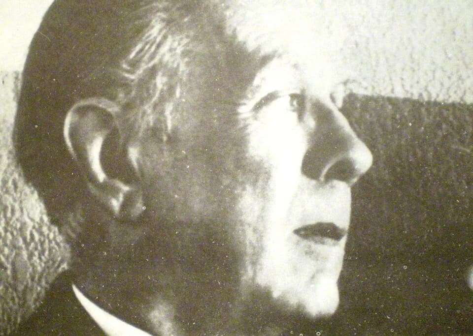 Jorge Luis Borges - Jorge Luis Borges (perfil derecho)