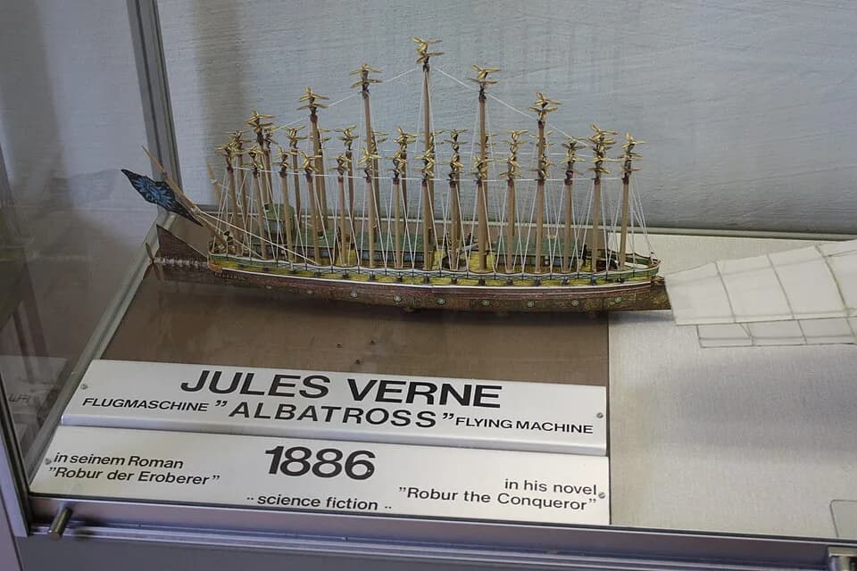 Jules Verne - Hubschraubermuseum Bückeburg; Jules Verne; Flugmaschine "Albatross" in seinem Roman "Robur der Eroberer"; Flying Machine "Albatross" in his novel "Robur the Conqueror";