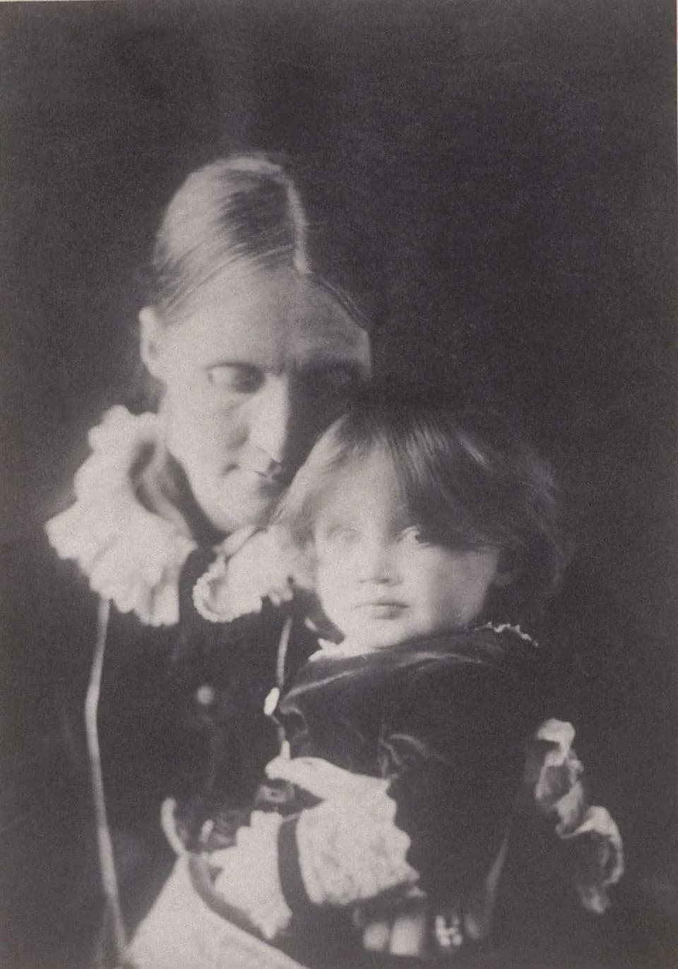 Virginia Woolf - Julia Stephen with Virginia on her lap 1884