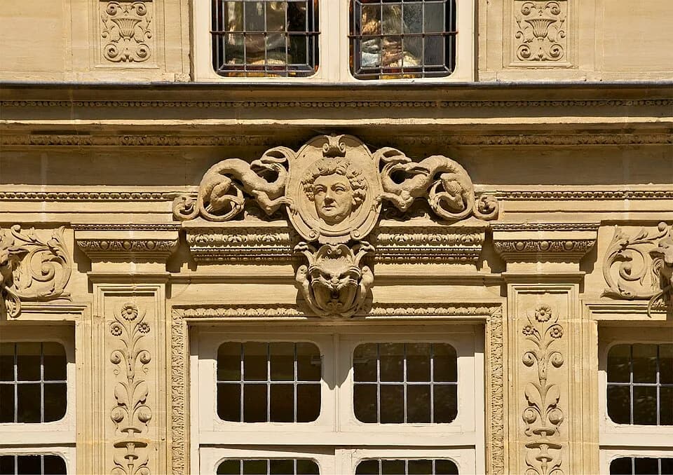 Alexandre Dumas - Above the main entrance of the "Château de Monte-Cristo" in Port-Marly, Yvelines, France, a mascaron showing the head of the owner of the castle: Alexandre Dumas.