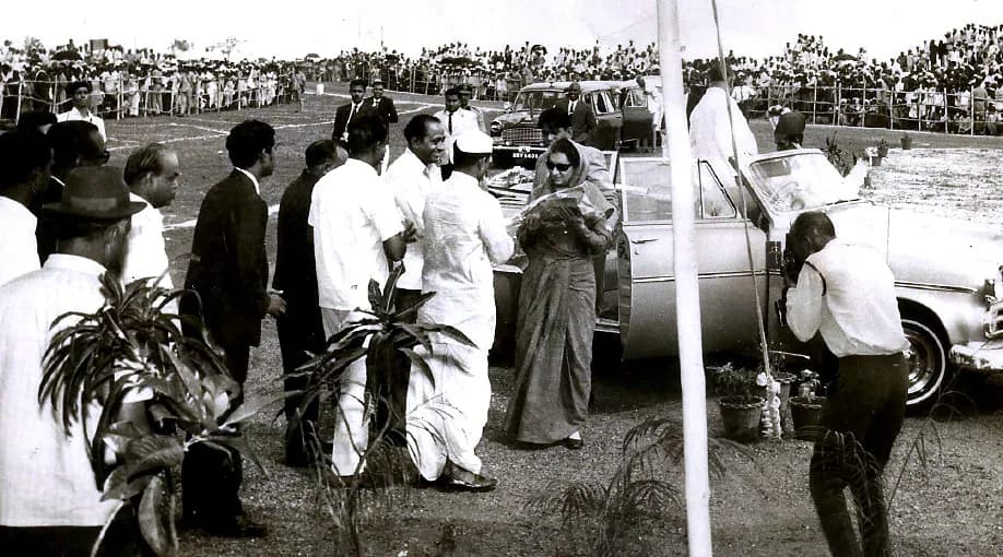 Indira Gandhi - M M Sajjan, receiving Indira Gandhi-ji, the then PM of India; Circa 1973, at Lal Bahadur Shastri Dam, at Almatti