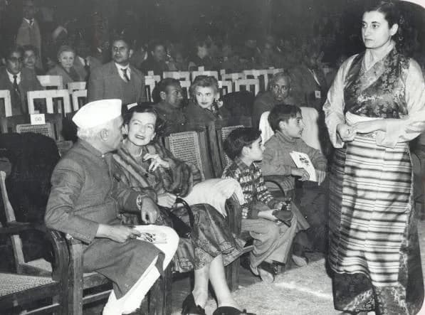 Indira Gandhi - Jawaharlal Nehru with Indira Gandhi, Rajiv and Sanjay.