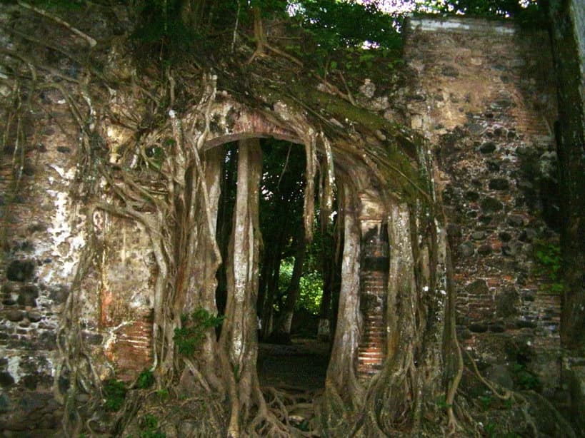 Hernán Cortés - Restos de la casa de Hernan Cortes localizada en el Municipio La Antigua Veracruz, Mexico. Fotografia de la Puerta Principal.