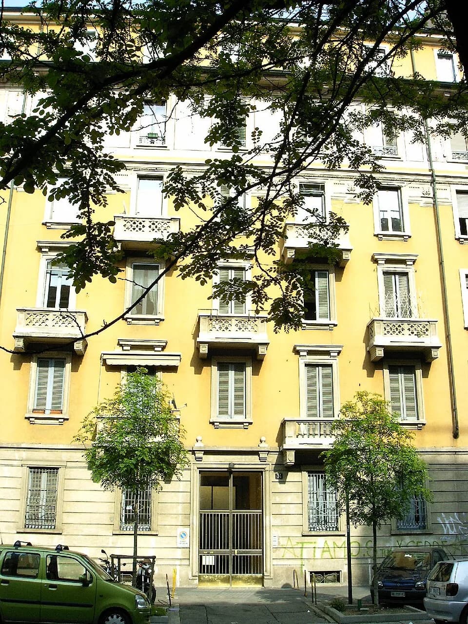 Silvio Berlusconi - The house where Silvio Berlusconi was born: Milano, via Volturno 34