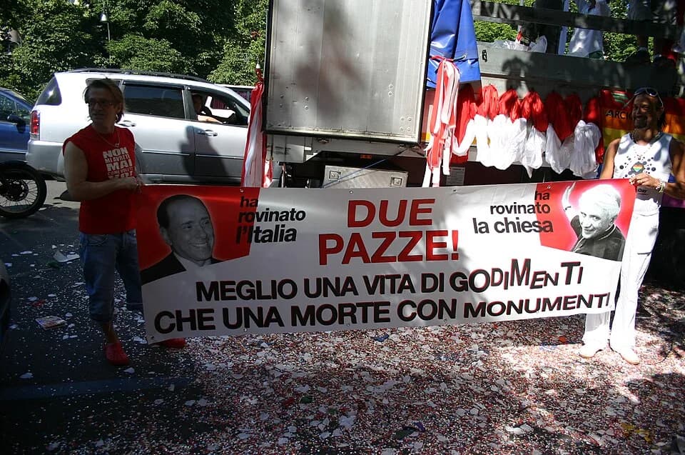 Silvio Berlusconi - "We'd rather amuse ourselves while alive / than get a monument when dead". A banner at the local Gay Pride march in Milan, on June 23 2007. Picture by Giovanni Dall'Orto.