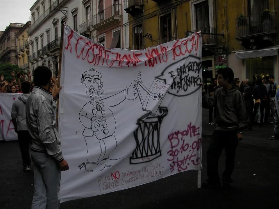 Silvio Berlusconi - La Costituzione non si tocca - NO Gelmini protests 30 Oct. 2008 Catania, Italy