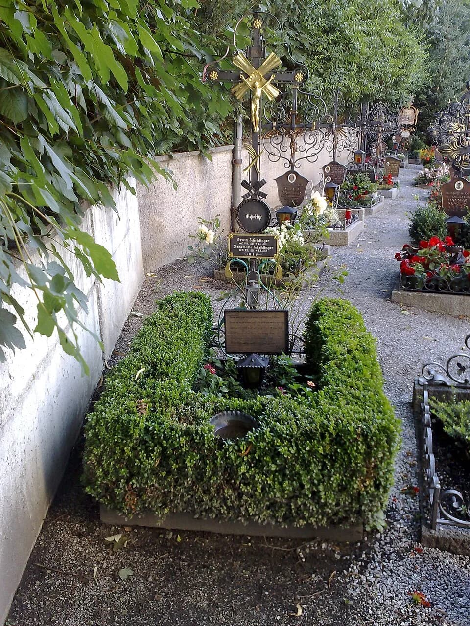 Erwin Schrödinger - Grave of Erwin Schrödinger in Alpbach, Tyrol, Austria