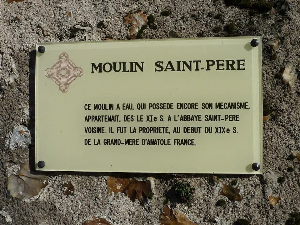 Anatole France - Moulin Saint-Père sur l'Eure à Chartres, Eure-et-Loir (plaque côté rue).
