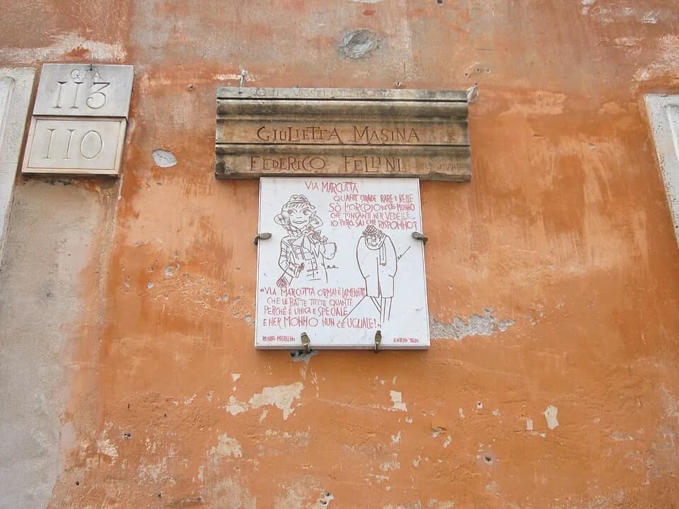 Federico Fellini - Roma, via Margutta: Memoria di Federico Fellini e Giulietta Masina sulla casa in cui abitarono