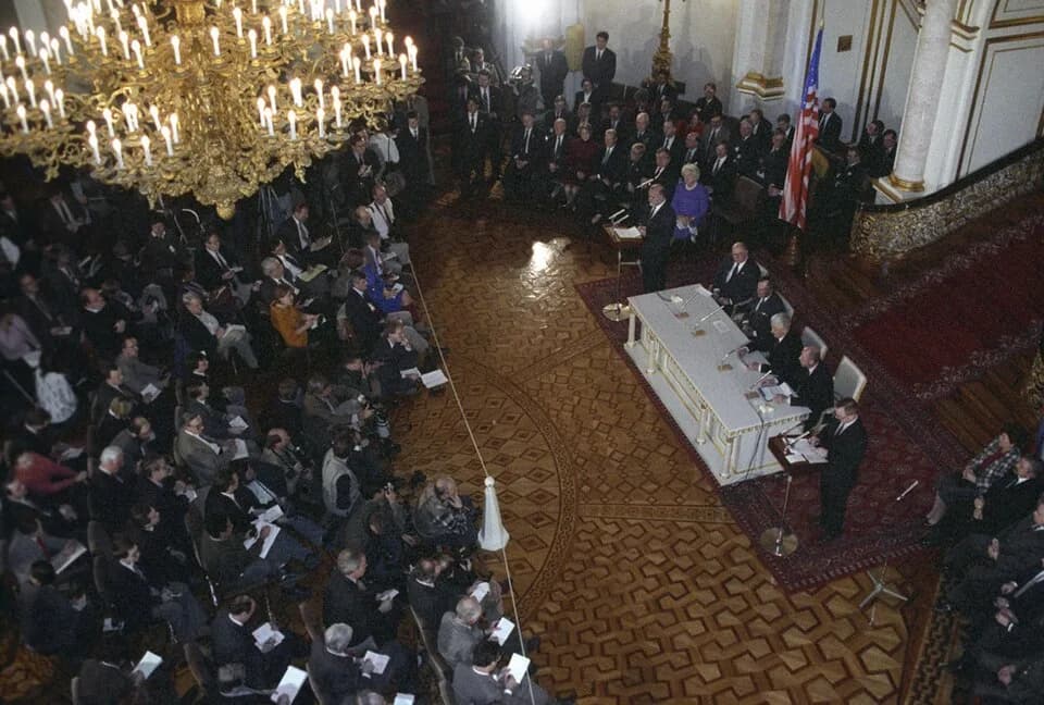 Boris Yeltsin - “Signing ceremony of Russian-US Treaty on Further Reduction of Strategic Offensive Arms”. Russian-American summit. The Kremlin. Russian President Boris Yeltsin and U.S. President Georg