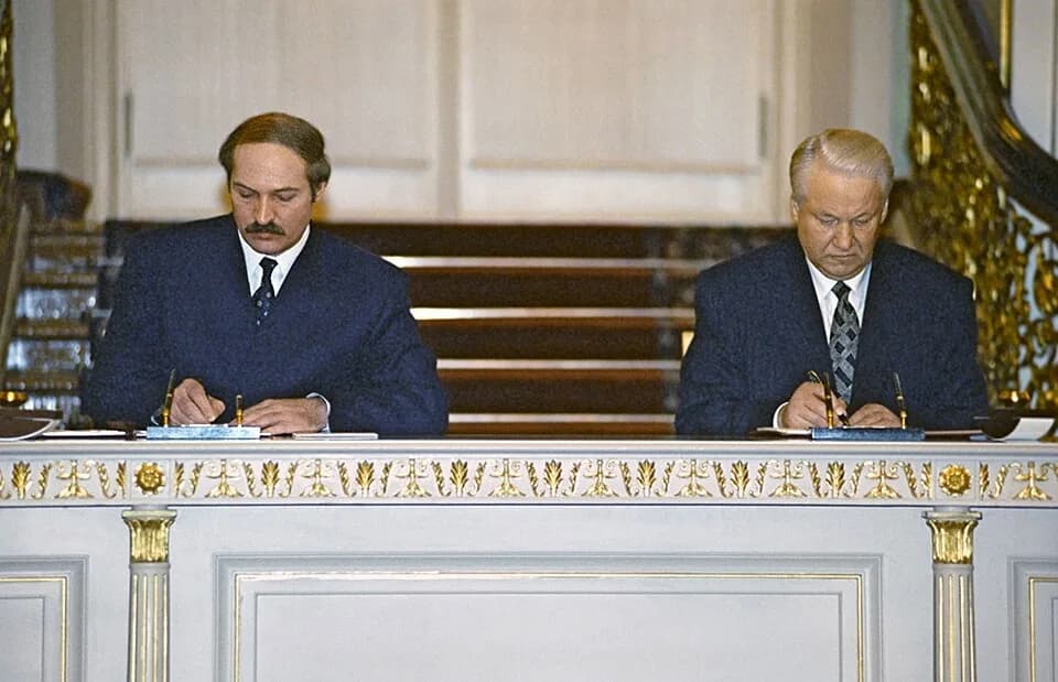 Boris Yeltsin - “Signing Treaty on Establishing Russian-Belarusian Union”. Official ceremony of signing Treaty on Establishing Russian-Belarusian Union at St. Vladimir Hall of the Grand Kremlin Palace