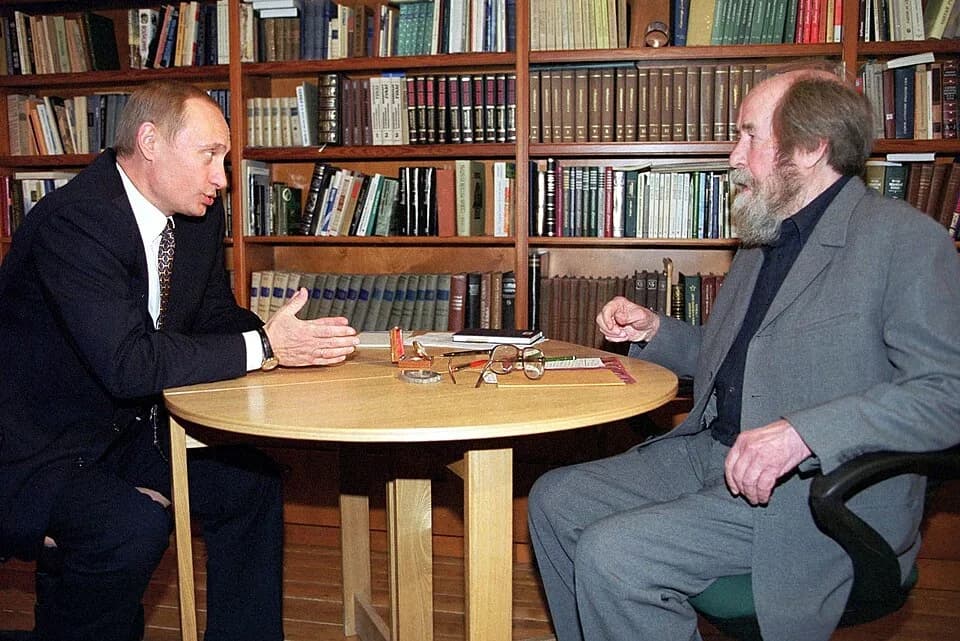 Aleksandr Solzhenitsyn - TROITSE-LYKOVO, MOSCOW. Russian President Vladimir Putin and writer Alexander Solzhenitsyn.