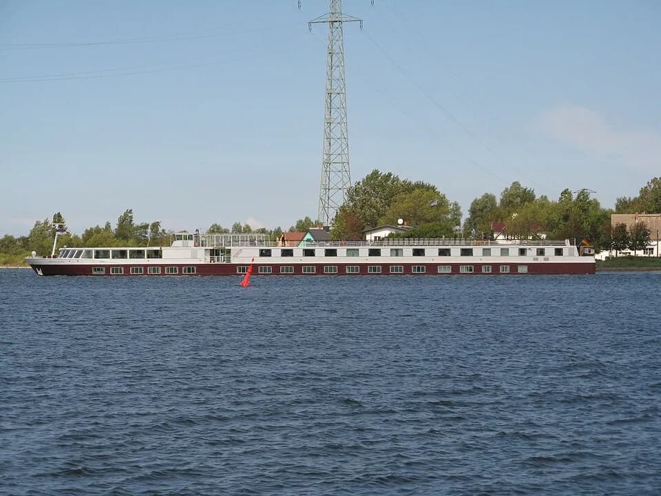 Johannes Brahms - Passagierschiff JOHANNES BRAHMS am Hafen Wittower Fähre