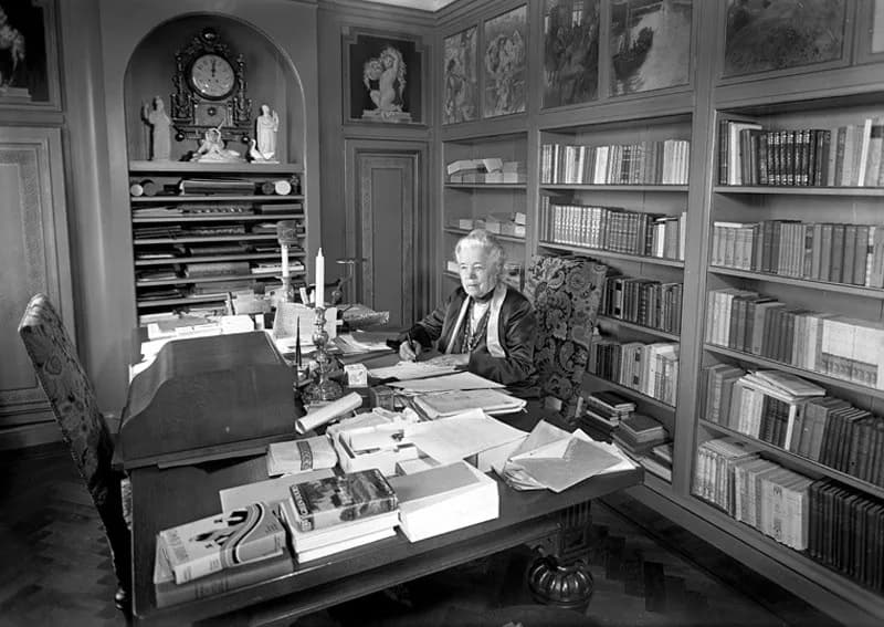 Selma Lagerlöf - Swedish author Selma Lagerlöf in her workroom at home in the residence Mårbacka.