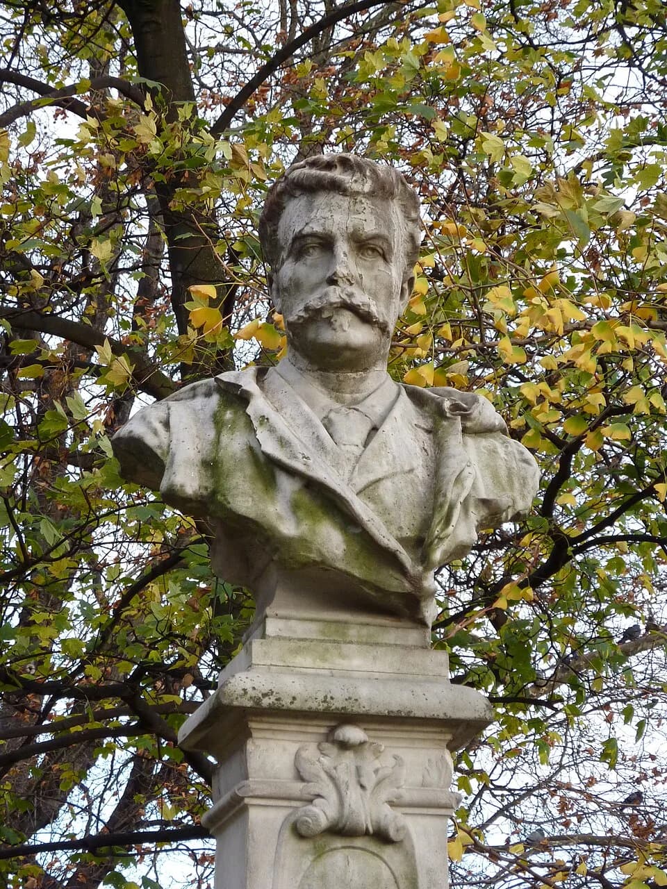 Guy de Maupassant - Bust of Guy de Maupassant by Raoul Verlet, Parc Monceau, Paris 8th.