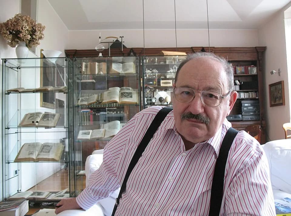 Umberto Eco - Umberto Eco interviewed by Aubrey in his Milan apartment for Wiki@Home. Here's the interview (in italian).