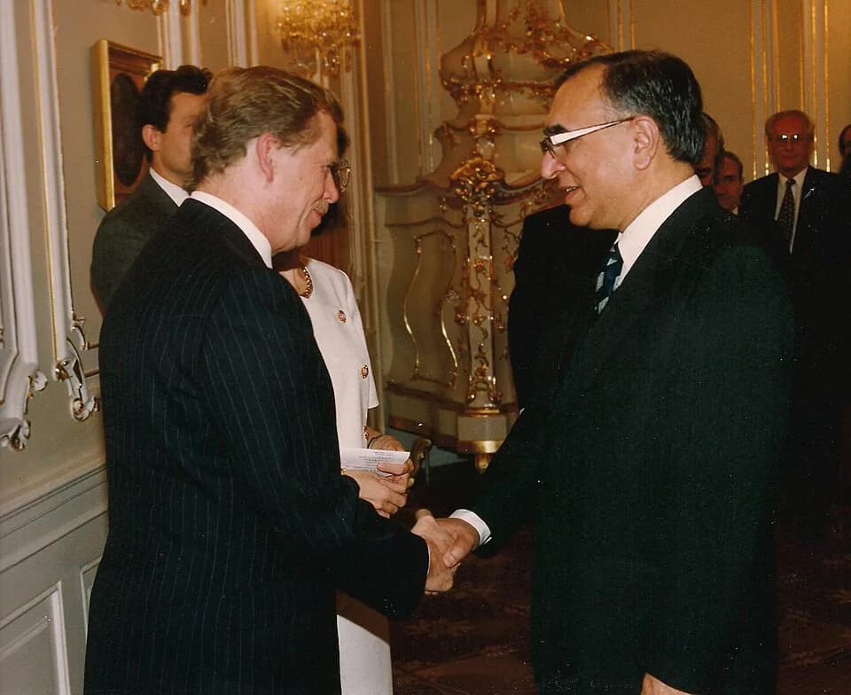 Václav Havel - Tanvir Ahmad Khan with Vaclav Havel