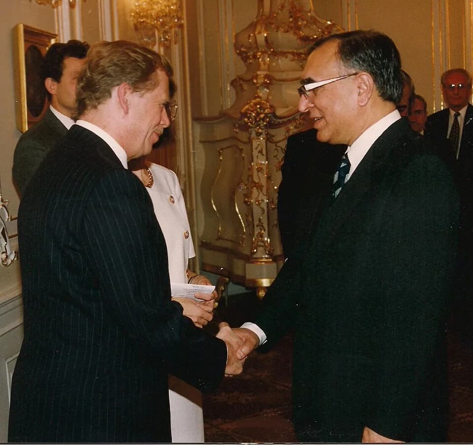 Václav Havel - Tanvir Ahmad Khan with Vaclav Havel